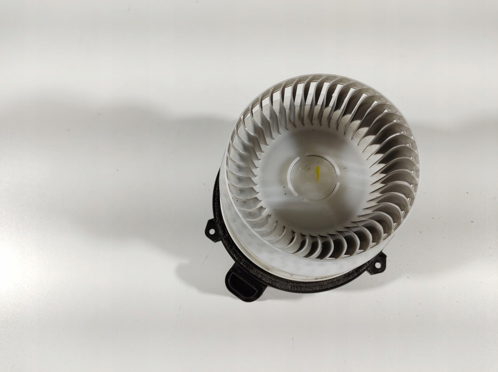 фото №2, Lexus is300h 13r вентилятор воздуходувка обдув uk