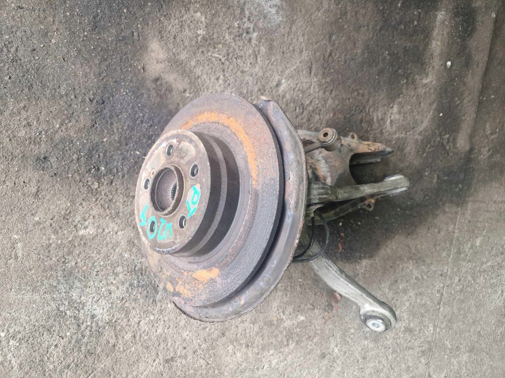 фото №1, Mercedes c w204 поворотний кулак ступиця важіль задня правий