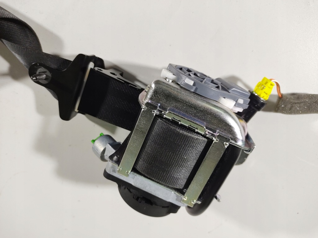 фото №11, Pas безпеки wystrz volvo оригінальний номер 616155800