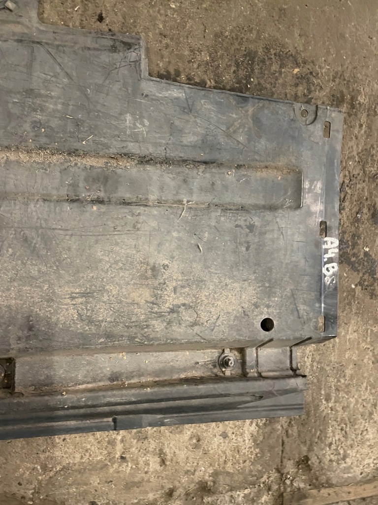 Audi a4 b8 a5 накладка плита пол подвеска левая с Разборки