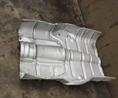 фото №1, Mercedes r-klasa 5.0 w251 защита тепловая глушителя