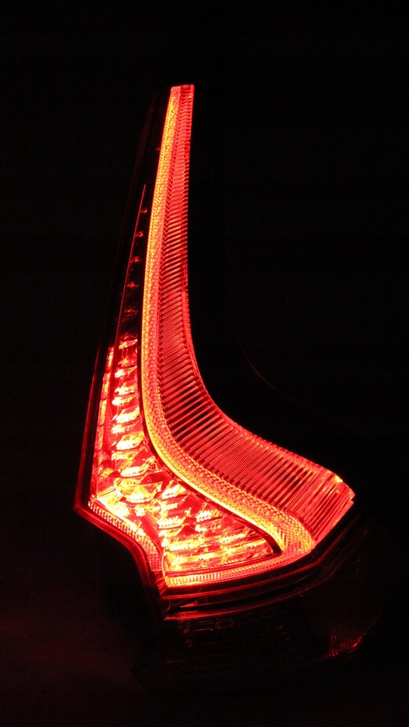 фото №4, Volvo xc60 ii - лампа задня права led 2017+