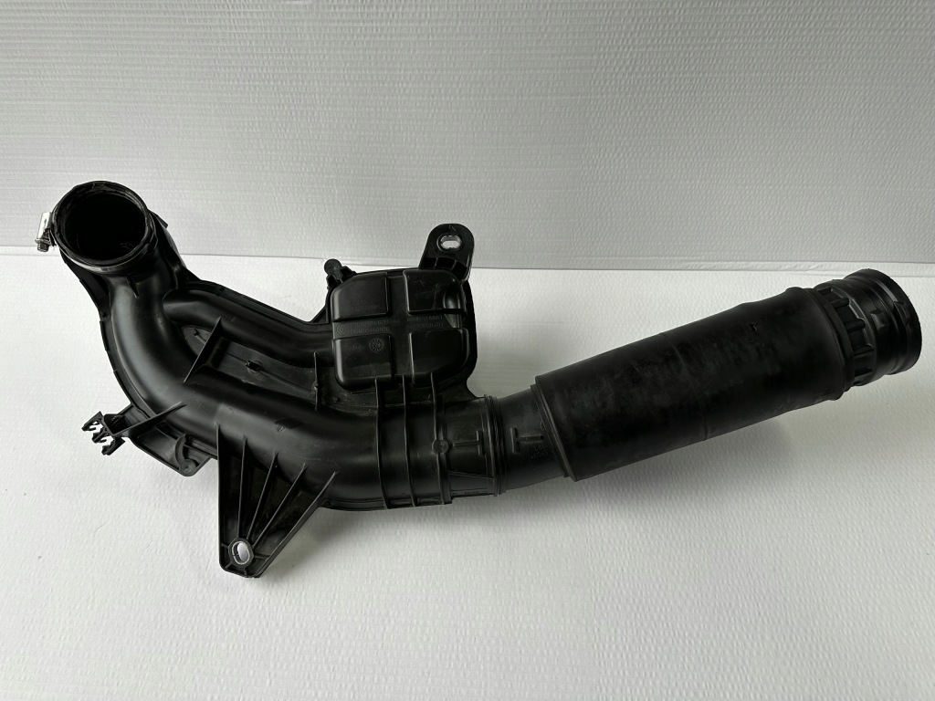 Trafic iii рестайлінг  шланг труба інтеркулер 2,0dci 165756662r Оригінал