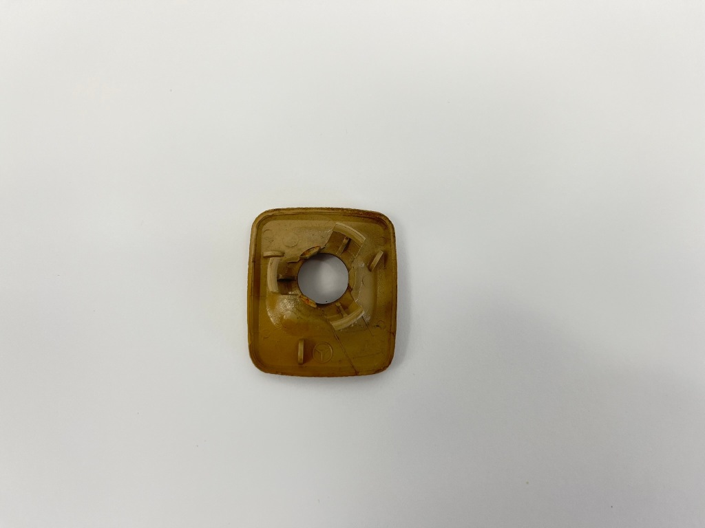 Защита розетка кнопка obalania спинка сиденье mercedes w124 купе кабриолет Цена