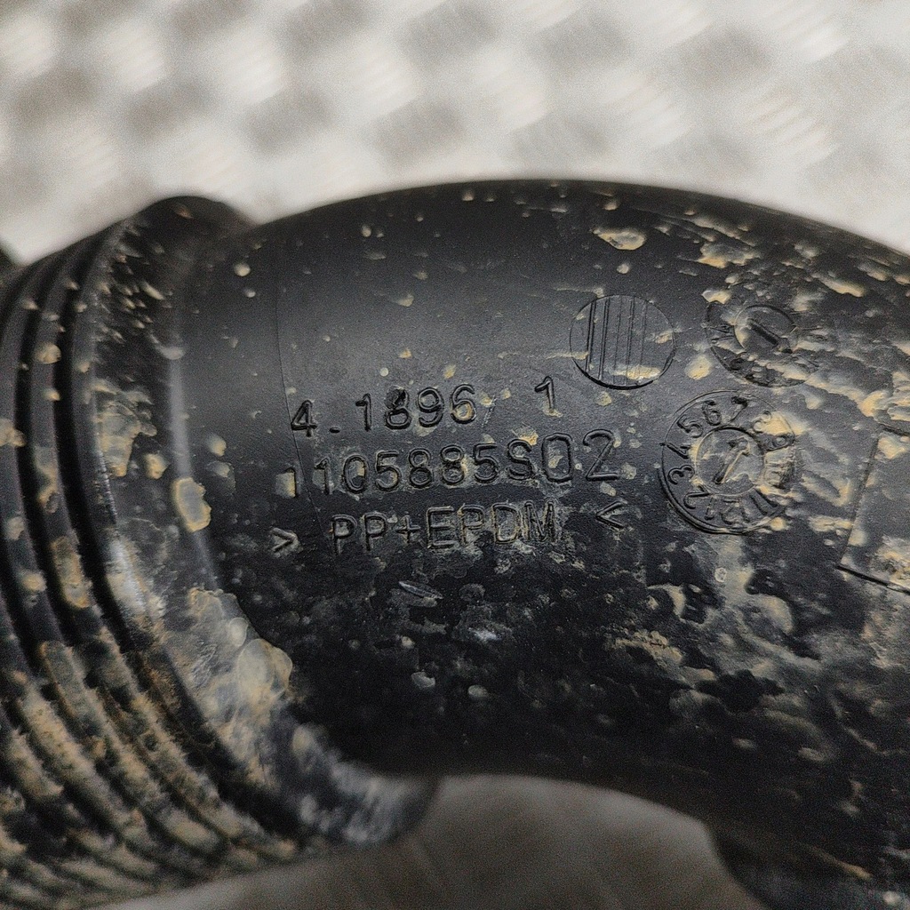 фото №6, Bmw 2 f45 2019 часть трубы впуска воздуха