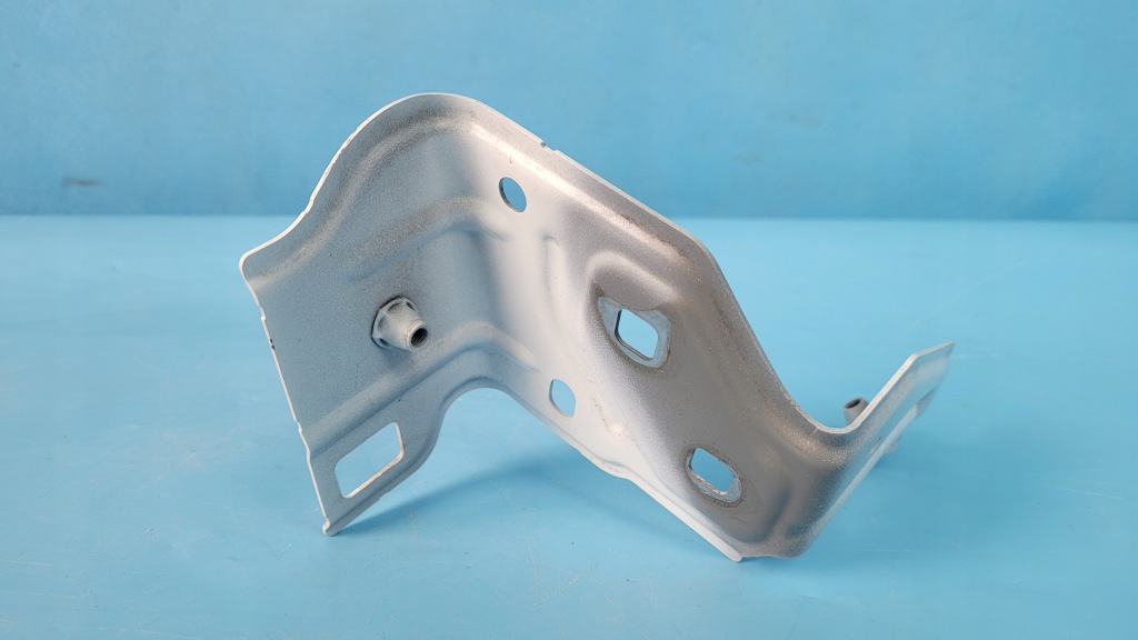 Mercedes eqa 250 кронштейн кронштейн крила праве a2478811600 a2478808001 Зі Шроту