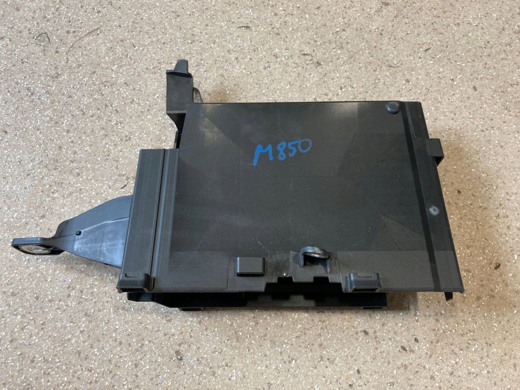 Кронштейн компьютер двигателя bmw 8 g14 7935548 Недорого