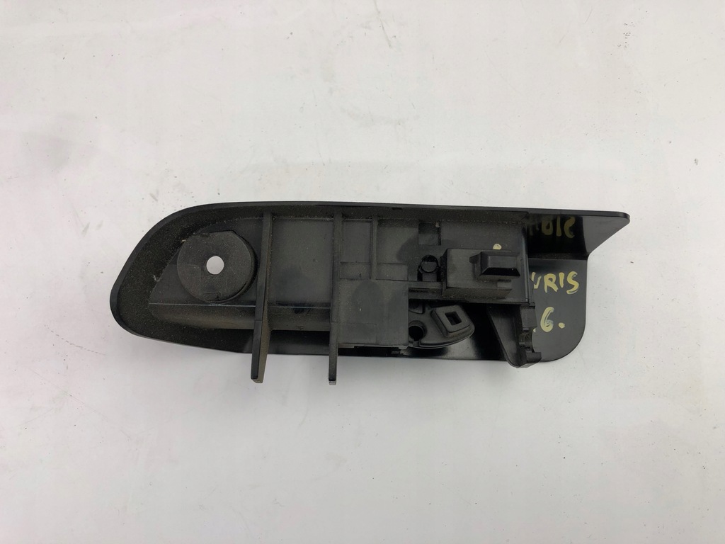 фото №4, Toyota auris ii кнопка крышка заливной топлива