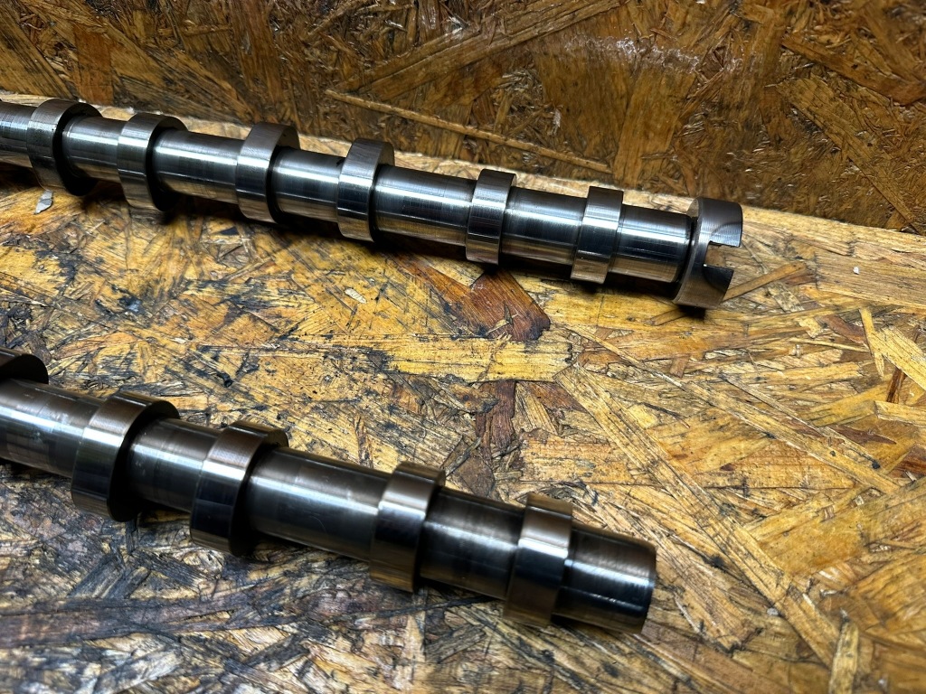 Вал розподільного валу впускний  випускний набір 1.5 blue hdi 9825017880 9825013780 в Україні