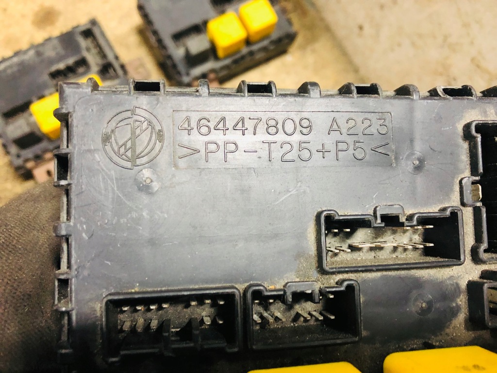 фото №3, Alfa romneo 156 коробка запобіжників bsi