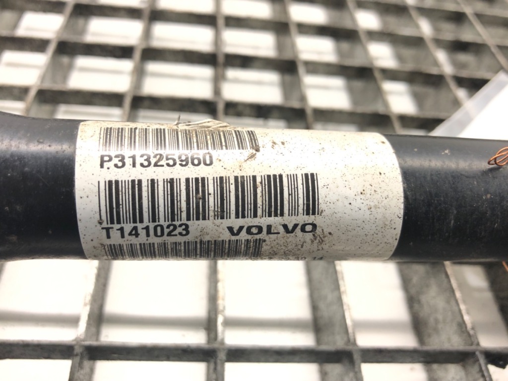 Привідний вал ліве перед volvo v40 p31325960 2.0 190km шрус Оригінал