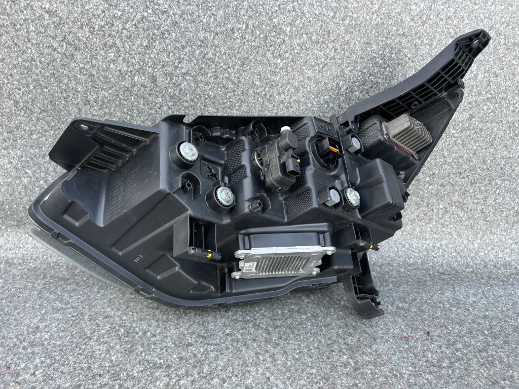 Лампа права передня ssangyong kornado iv full led 8310237201 Зі Шроту