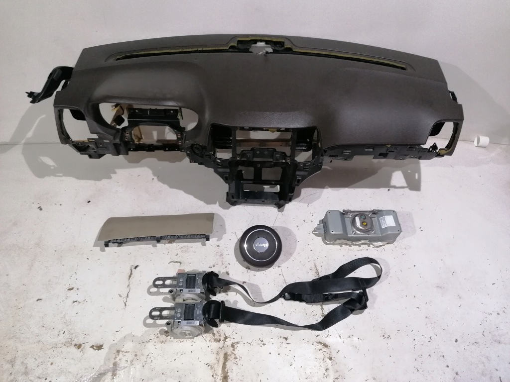 фото №1, Jeep grand cherokee приборная панель консоль подушка безопасности ремни