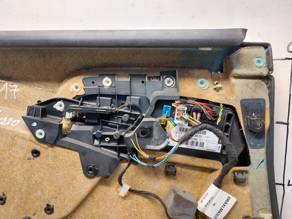 фото №15, Обшивка оббивка двері правий задня mercedes w220