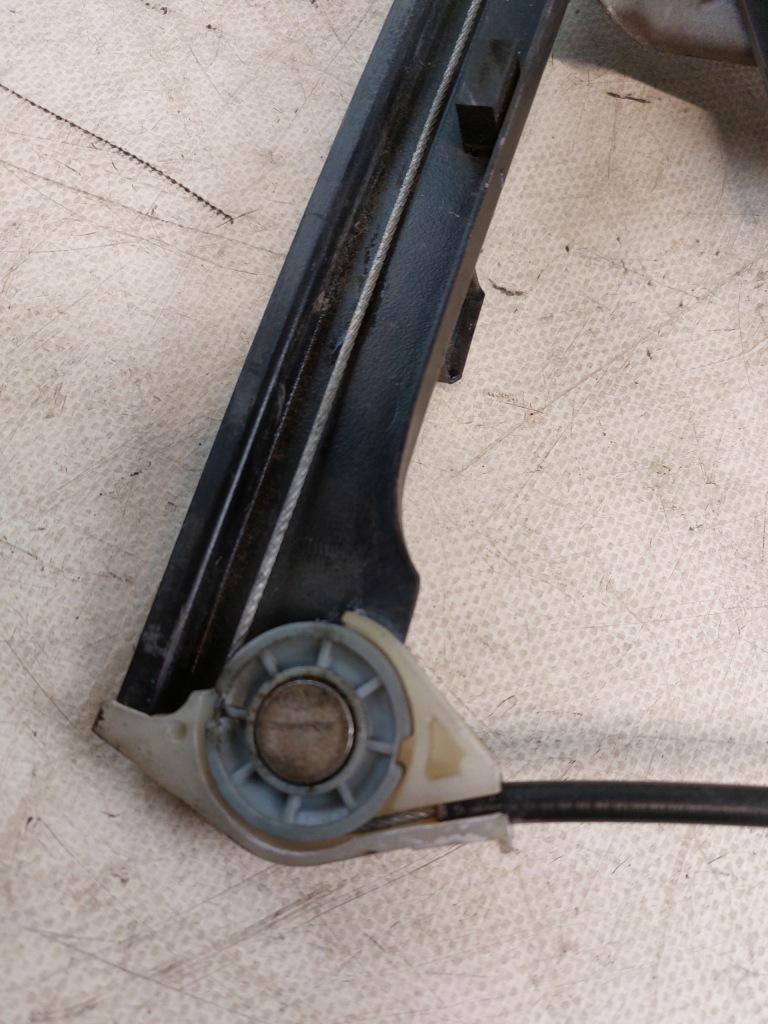 фото №10, Механизм стекло механический правый перед vw golf iii hb 5d