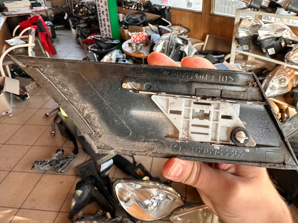 Купити Mercedes b klasa w245 молдинг крила підкрилок трикутник ліва чорна хром