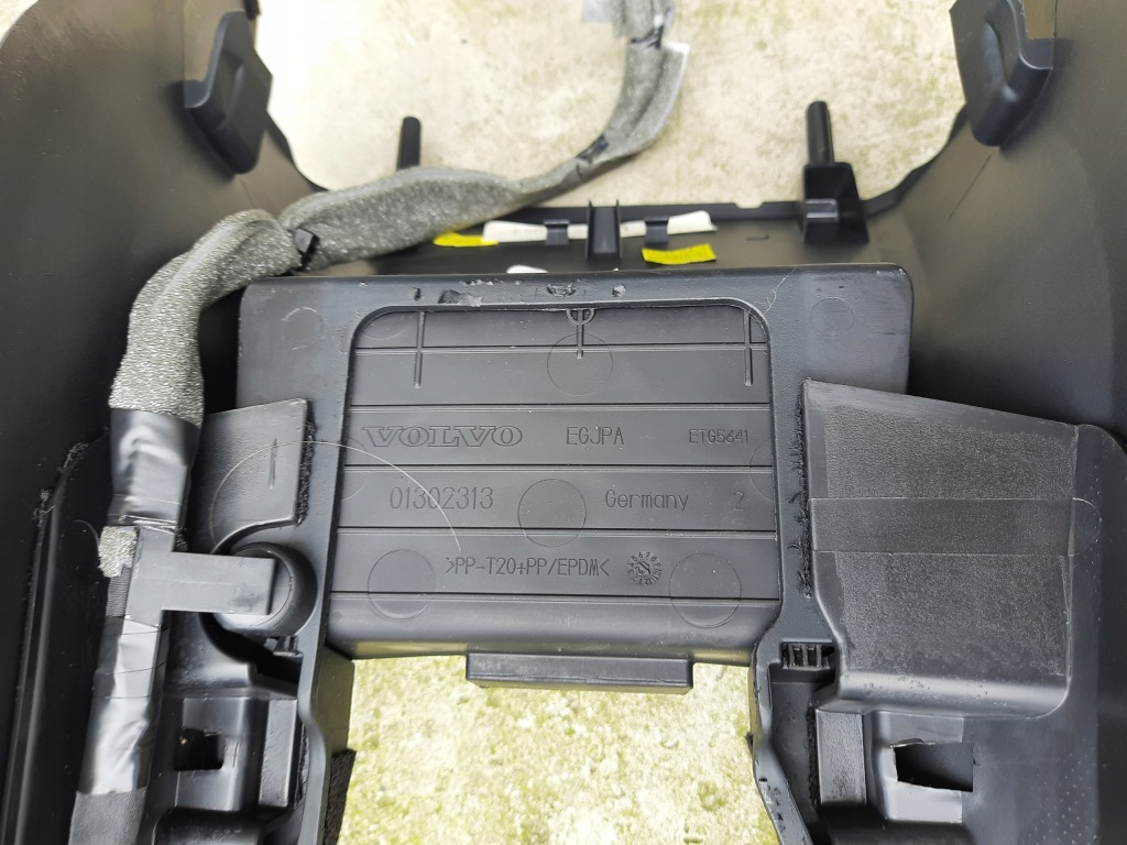 фото №8, Volvo v40 ii d3 2.0d cross country туннель средний подлокотник