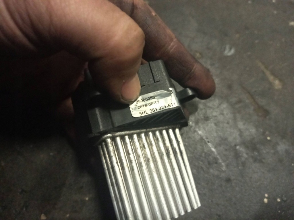 Резистор вентилятор bmw 5 e39 99000053 5hl351321511 Недорого