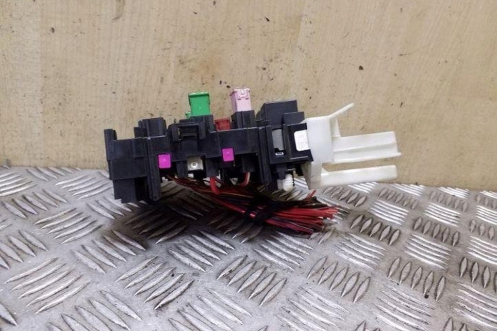 Коробка предохранителей vw passat variant b8 3g5 5q0937615c 1.6l дизель с Разборки