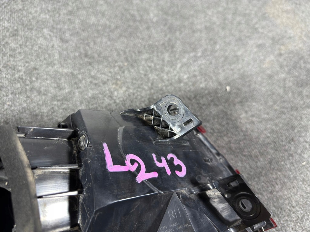 фото №9, Skoda superb iii 3 3v5 15- sedan лампа задняя задняя правая 3v5945208 cała eu