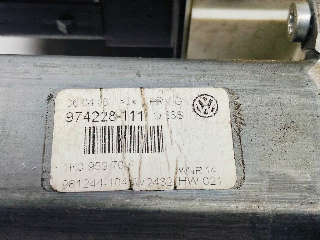 Моторчик скло правий задні vw passat b6 2.0 tdi 1k0959701f Зі Шроту
