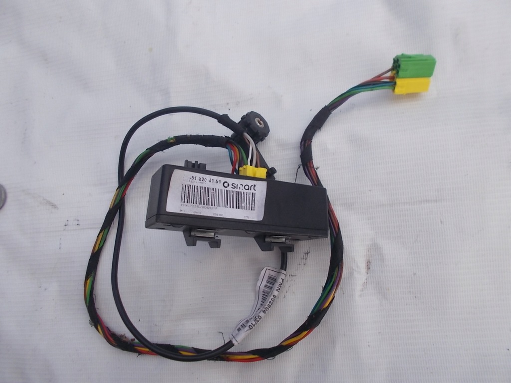 фото №1, Smart fortwo 451 радио switch aux джек 4518200151 eu