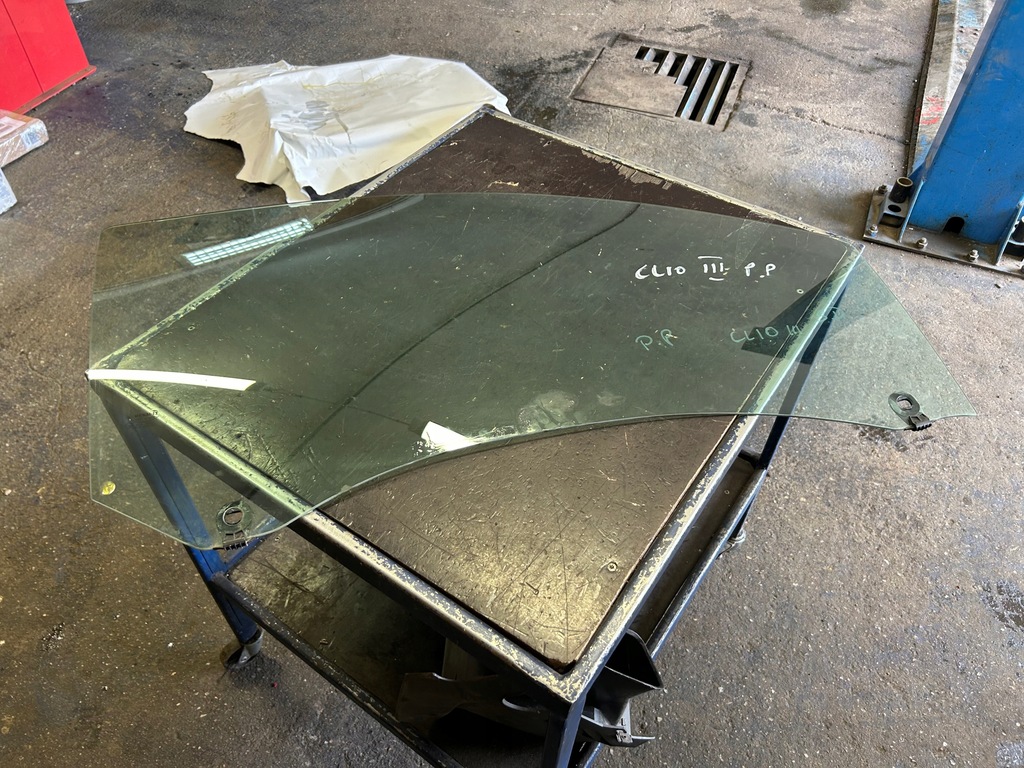 фото №1, Renault clio iii 3d стекло дверь правый перед