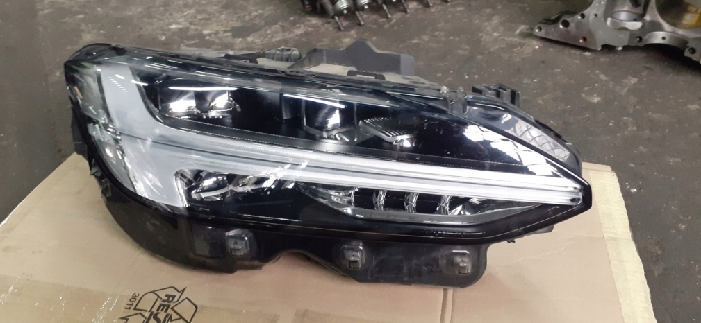 фото №1, Volvo v90 s90 mid led 31655151 права лампа