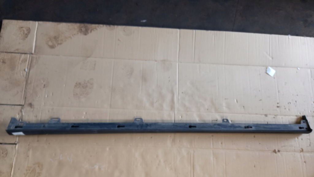 фото №1, Молдинг поріг права 30618433 volvo s40 v40 lift