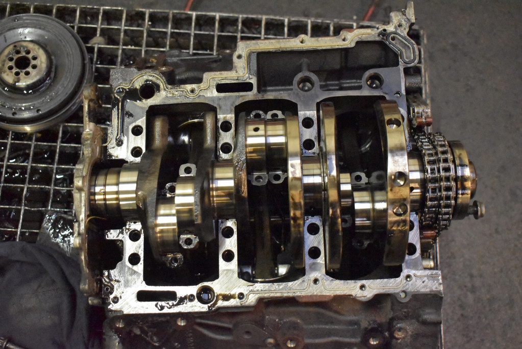 фото №12, Блок dół двигуна wał bmk 059103021aa audi a6 c6 3.0 tdi 225 km 04-08