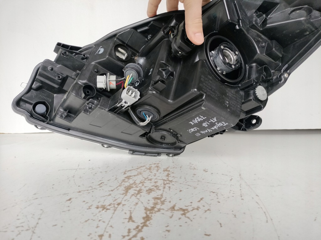 фото №7, Лампа правая фара toyota yaris iii 17- lift