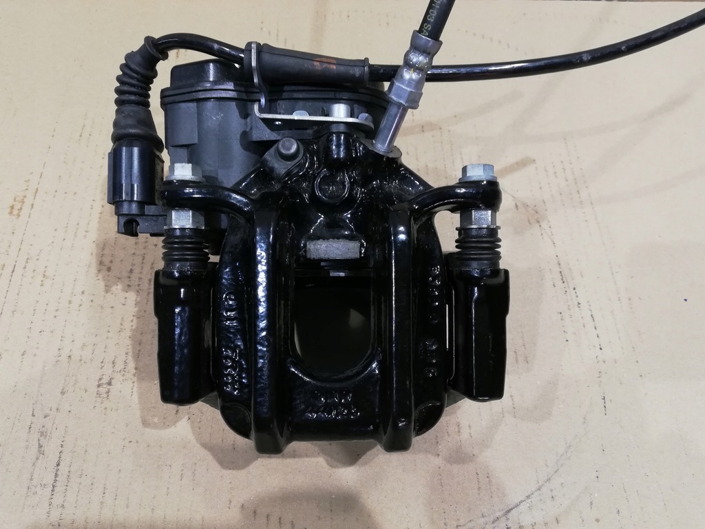 фото №10, Bmw i8 суппорт тормозной задняя левый правый чёрный 25km