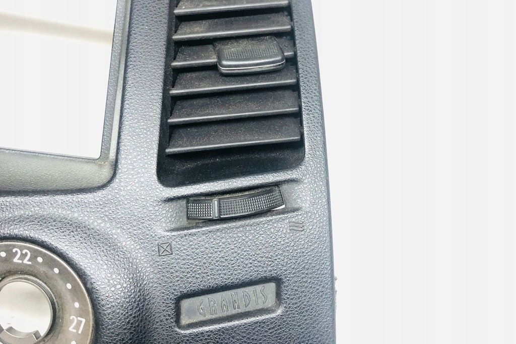 фото №7, Рамка средняя приборная панель mitsubishi grandis na_w mn157315 2006