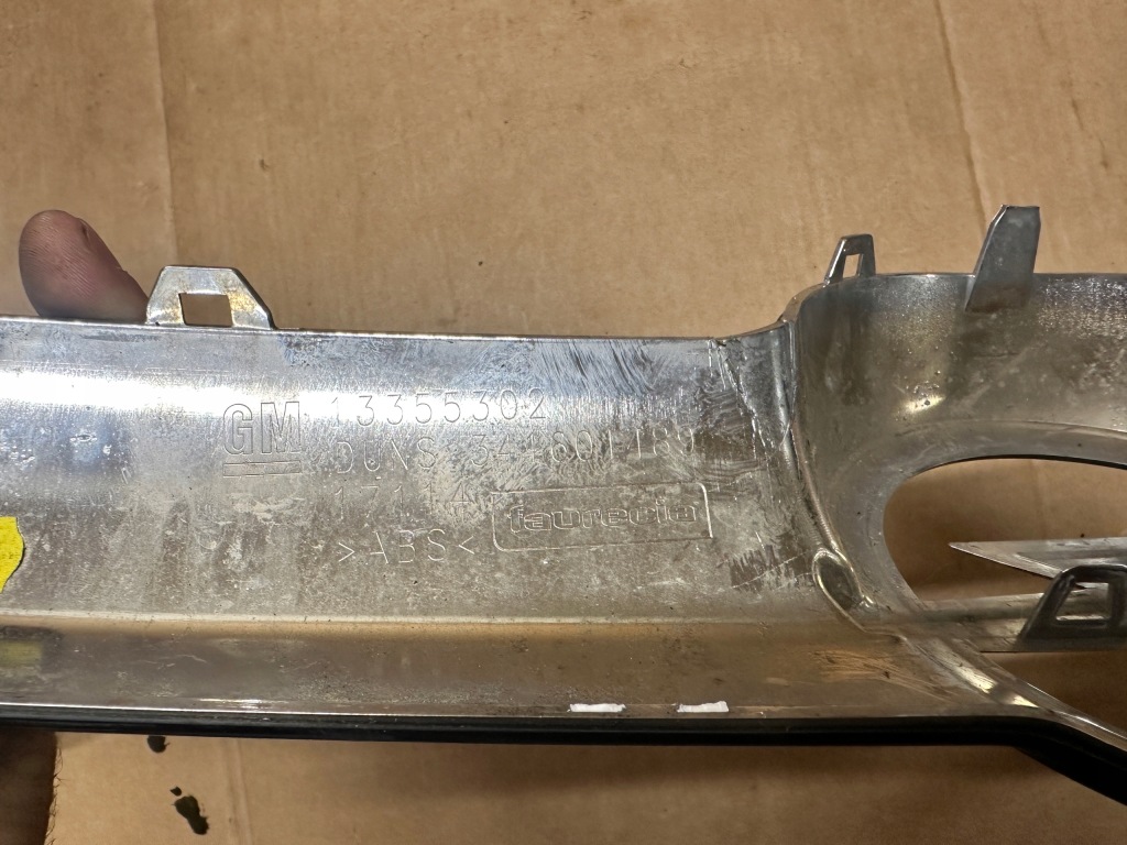 Opel adam решітка радіатора решітка радіатора bardzo ładna 13355302 Недорого