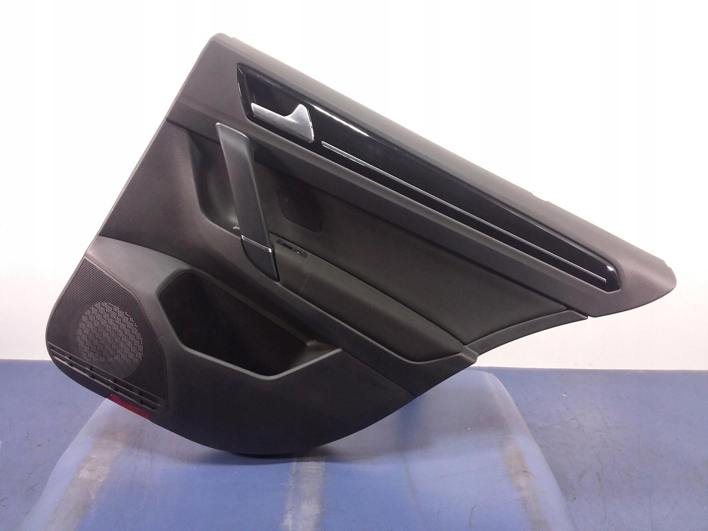 фото №1, Vw golf sportsvan обивка дверь задняя правая