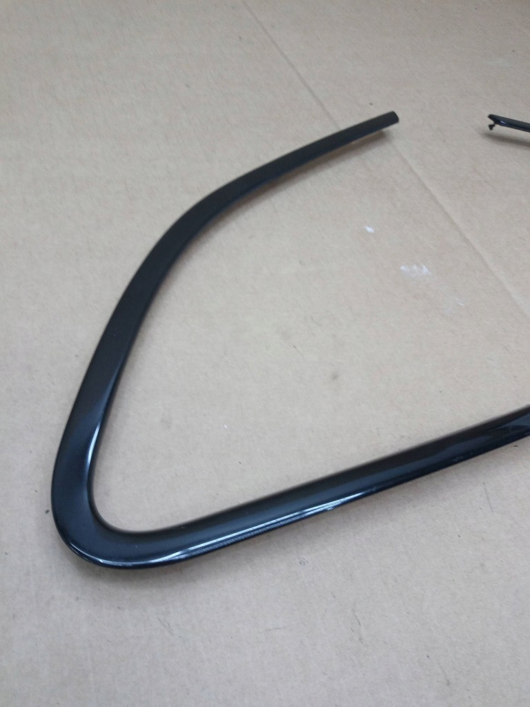 фото №1, Volvo v40 cross country 2016 молдинг стекло кузов