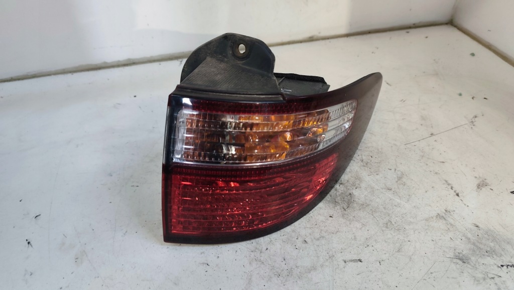 фото №1, Лампа правая задняя задняя toyota previa 28-142