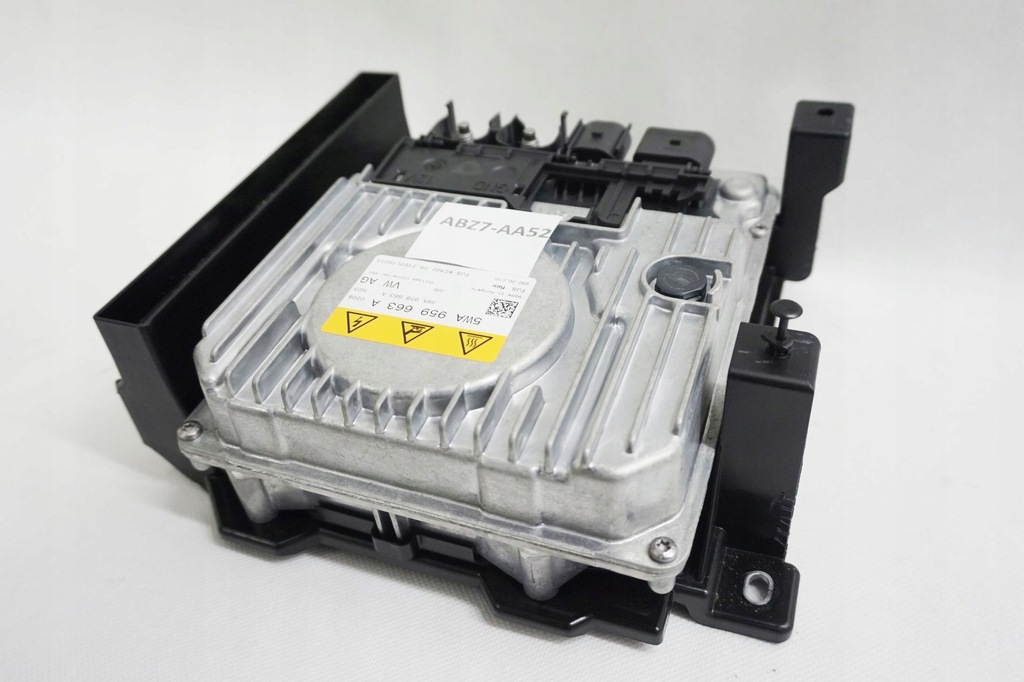 фото №1, Преобразователь напряжения vw golf 8 viii kombi 5wa959663a