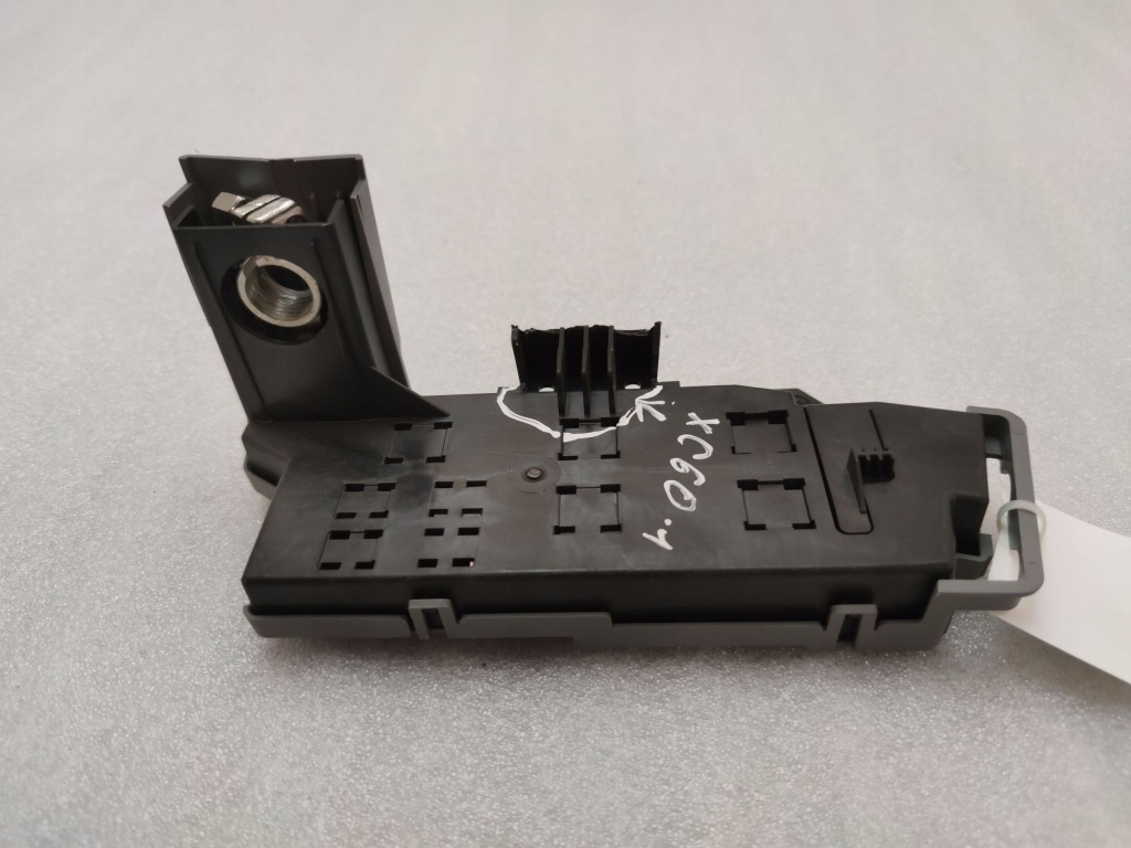 Volvo xc60 2020 коробка предохранителей 31456002 Недорого