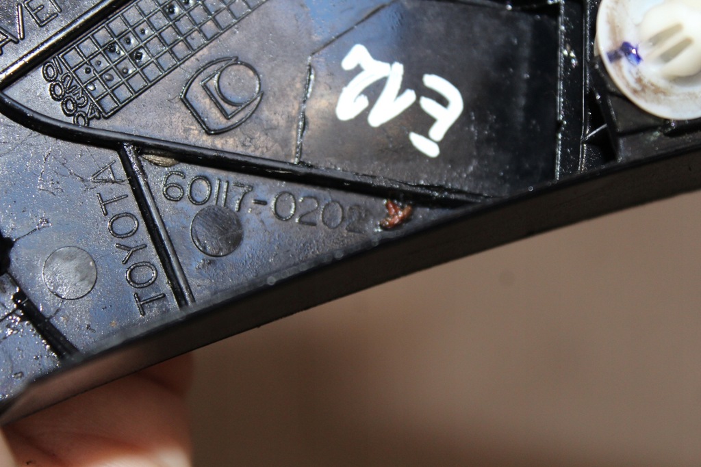 фото №9, Заглушка крыла правая corolla e12 60117-02020