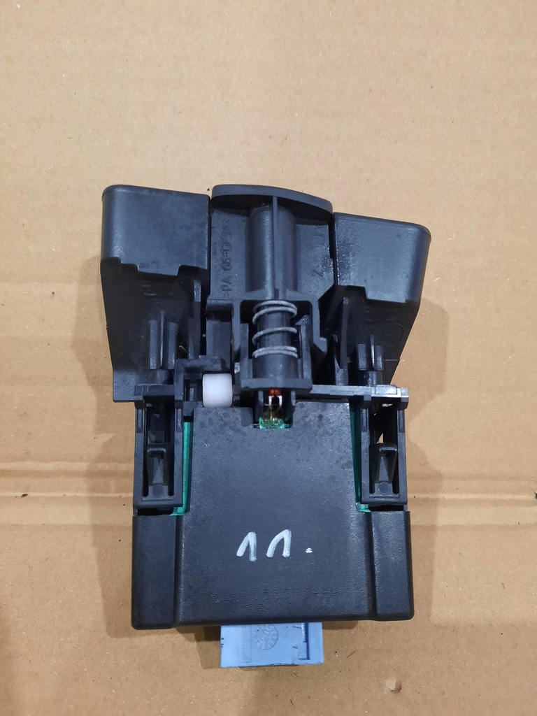 фото №4, Важіль ручка кнопка гальма ручного renault vel satis 8200550575