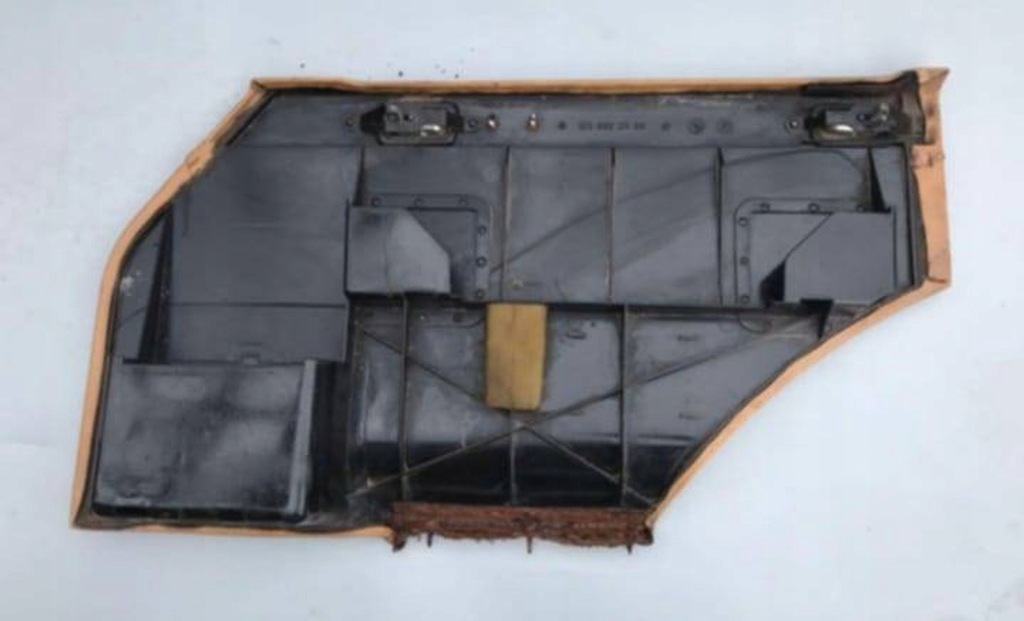 фото №7, Mercedes-benz w123 kombi 1983 панель защита багажника datel 3-seria