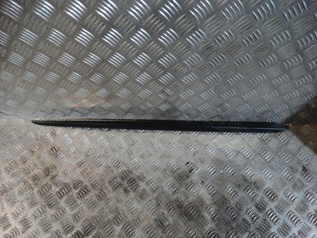 фото №1, Молдинг стекло правая porsche cayenne 9y coupe 1