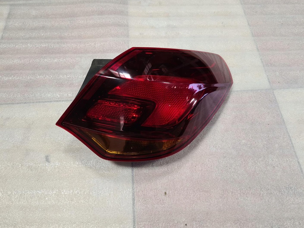 фото №1, Opel astra j 4 hb 5 двері 2009-2016 rok лампа задня права тонована 13319948