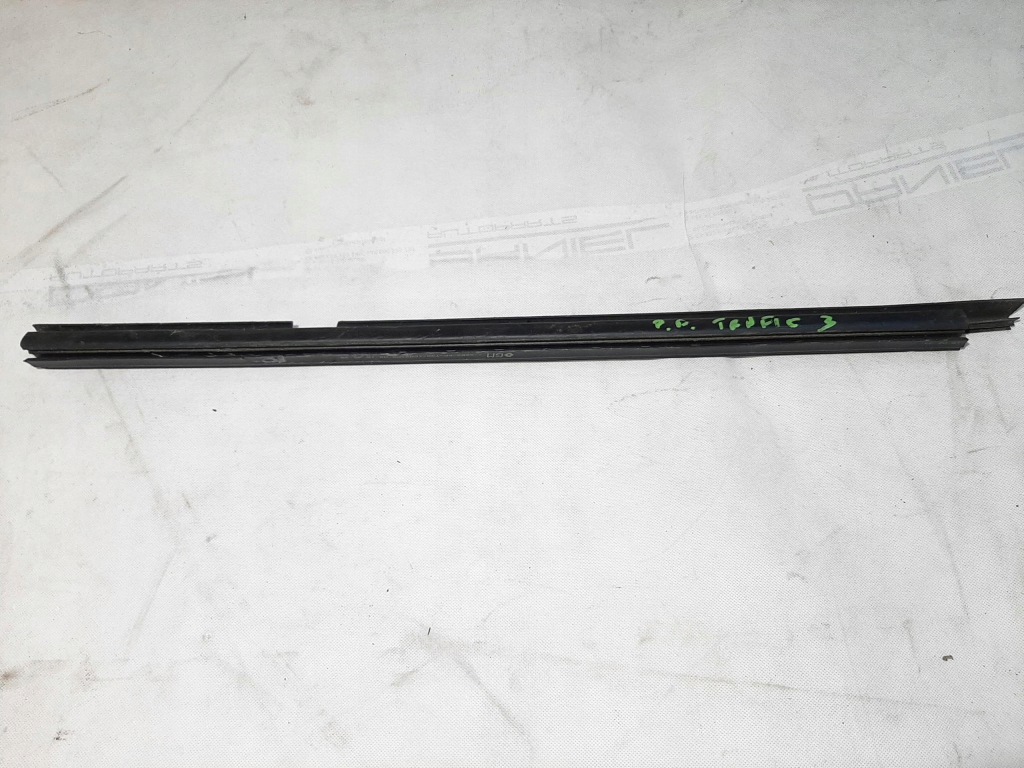 фото №1, Renault trafic iii 1.6 dci 2014- молдинг уплотнитель внутренняя правый перед