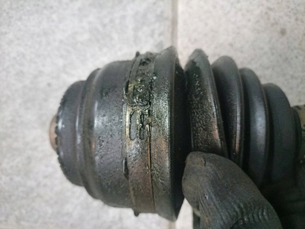 Привідний вал права сторона bmw 5 f10 2016 7593044 Зі Шроту