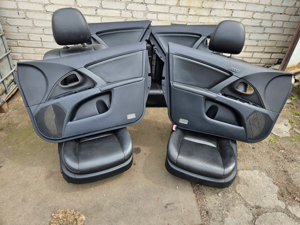 Toyota avensis t27 09-14 комплект сидений кожаных чёрные обшивки Цена