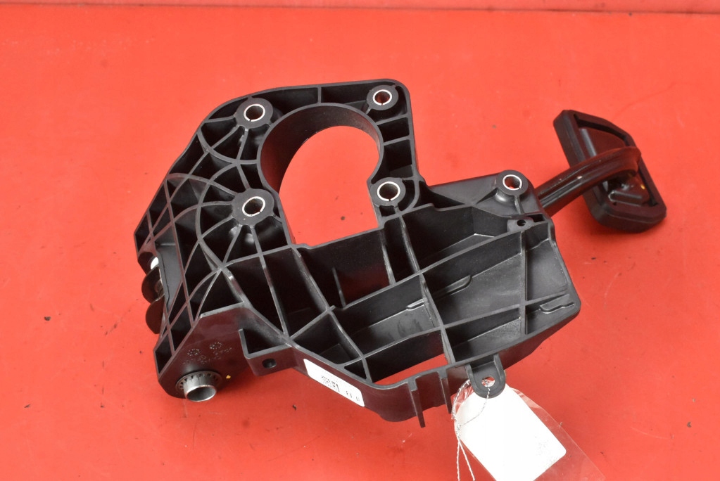 Педаль педалі гальмо автоматична коробка передач 1044691-00-d tesla model 3 17-21 Недорого