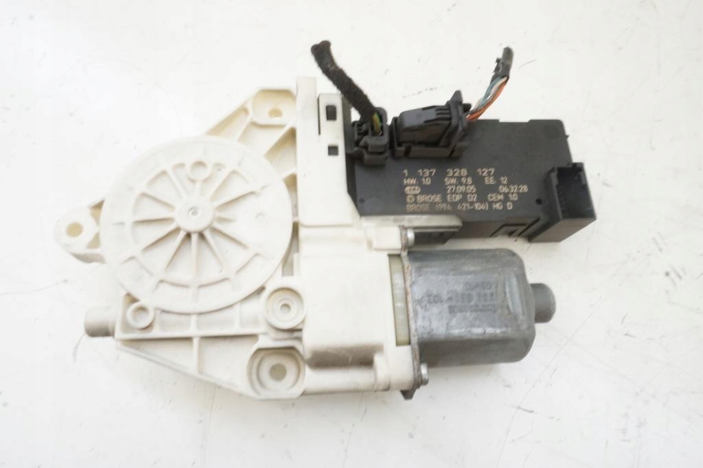 фото №1, Моторчик подъёма окон правый перед peugeot 407