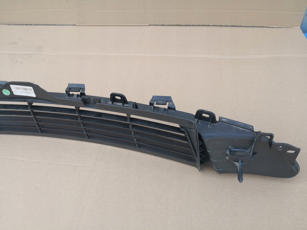 фото №9, Решётка средняя бампера передний tesla 3 lift